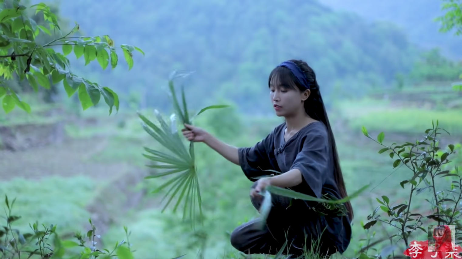 Li Ziqi makes Zongzi Dragon Boat Festival.png